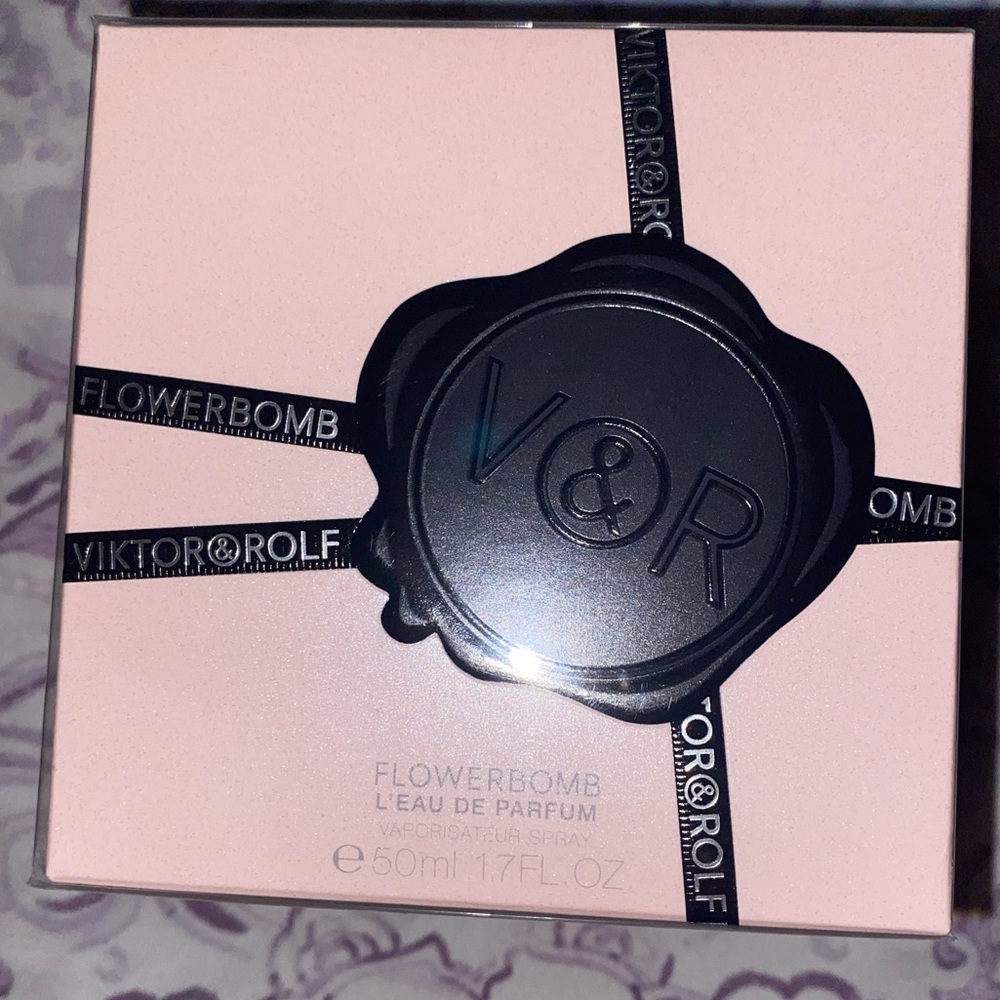 ✨Viktor & Rolf - Flowerbomb for Women 1.7oz - NWT✨ - Picture 6 of 14